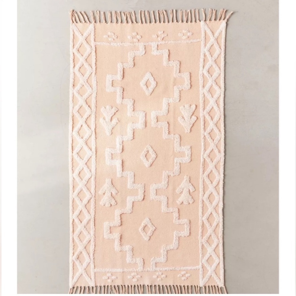 Urban Outfitters Isidora Hilo Tufted Rug 3 x 5 NWT